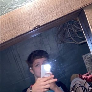 Meet your Posher, Levi